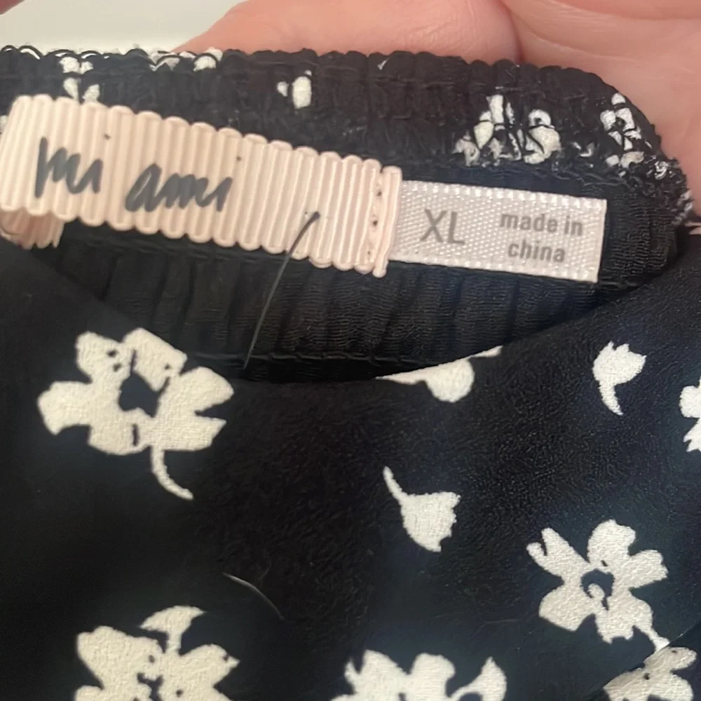 Mi Ami XL NWT ( Black and white) polyester top - Picture 6 of 8